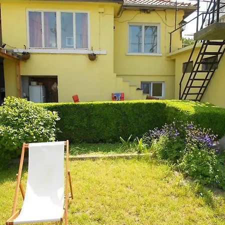 Del Mar بيت شباب